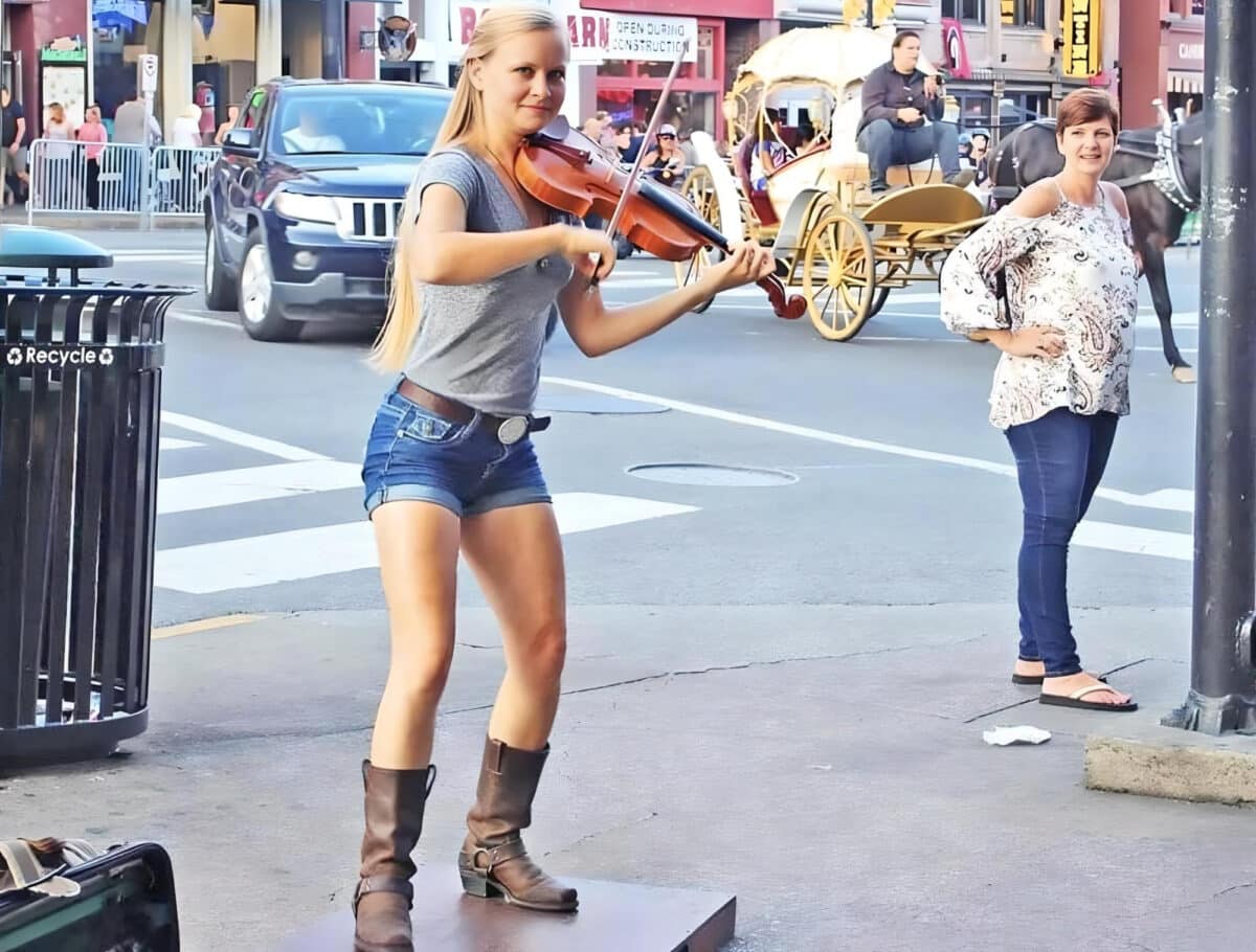 Hillary Klug Multi-Talented Clogging Violinist From Tennessee