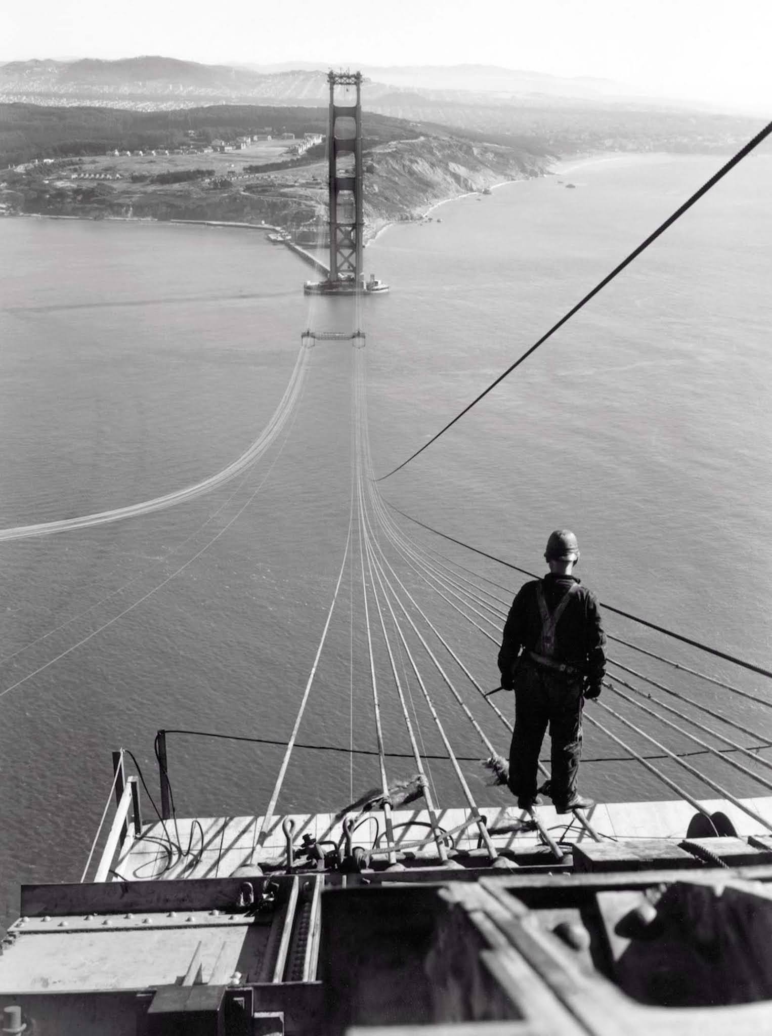 Building the iconic Golden Gate Bridge in rare photographs, 1930s