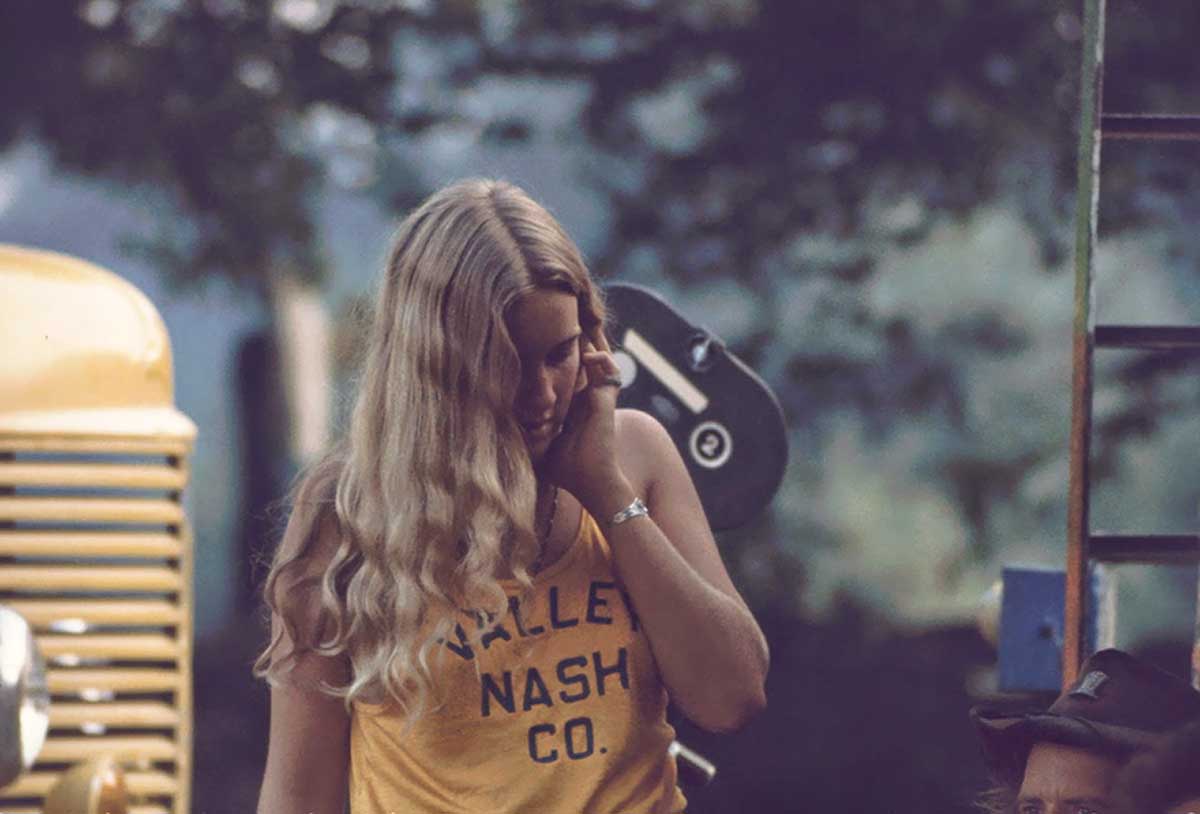 Stunning Photos Depicting the Rebellious Fashion at Woodstock, 1969