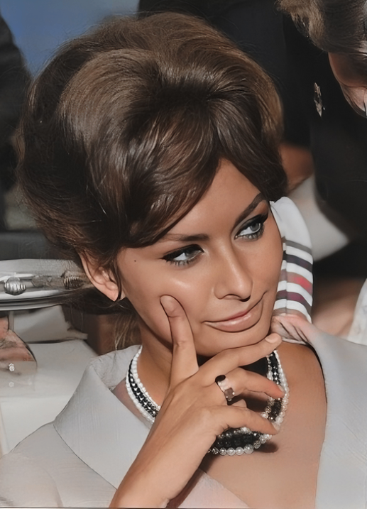 “Sophia Loren: Aging Gracefully and Stylishly – A Surprising Fashion Evolution”